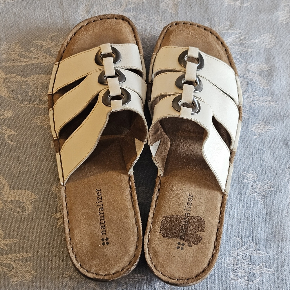Naturalizer White Sandals with Silvertone Embelishments Size 10W
